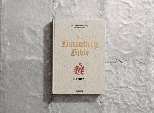 Бумажная книга «The Gutenberg Bible of 1454 (комплект из 2 книг)» - фото №1