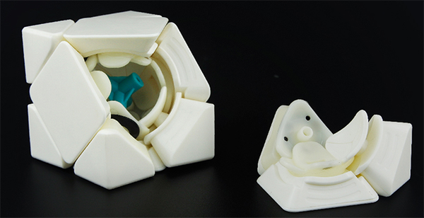  «Игрушка-головоломка MoYu Magnetic Positioning skewb цветной (YJ8249-2)», бренда MoYu - фото №1