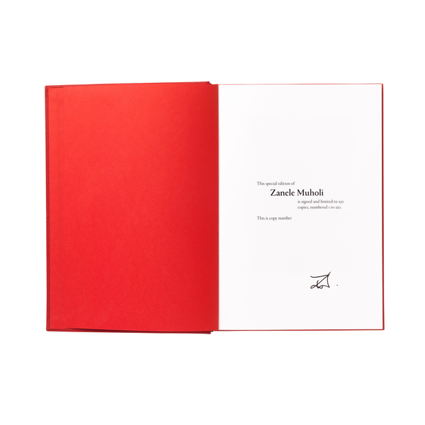 Бумажная книга «Zanele Muholi (Limited edition)» - фото №1