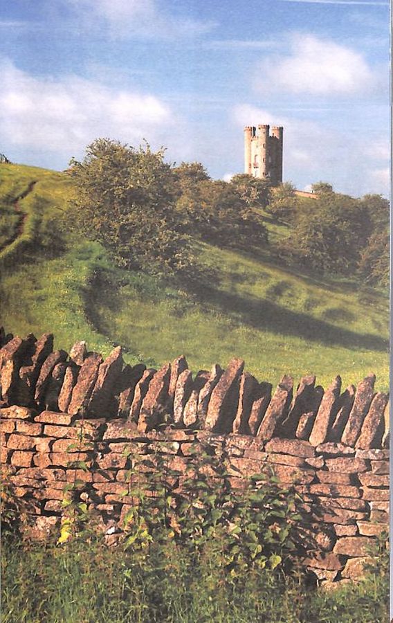 [object Object] «The Rough Guide to the Cotswolds, Stratford-upon-Avon & Oxford. Travel Guide with Free eBook» - фото №2 - миниатюра