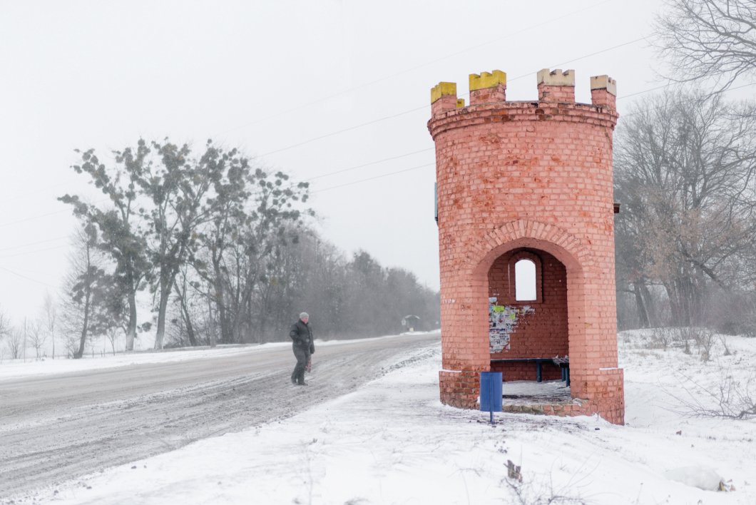[object Object] «Soviet Bus Stops Volume II», авторів Крістофер Хервіг, Деймон Мюррей - фото №5 - мініатюра