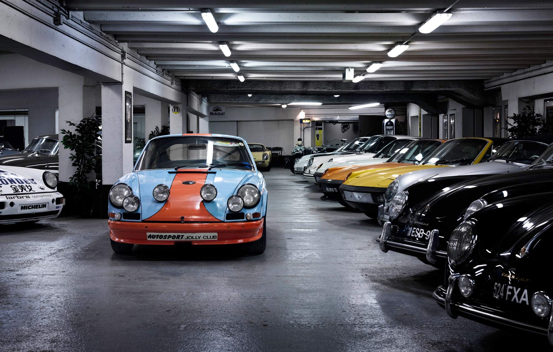 [object Object] «The Porsche 911 Book. Revised Edition», автор Рене Стауд - фото №5 - мініатюра
